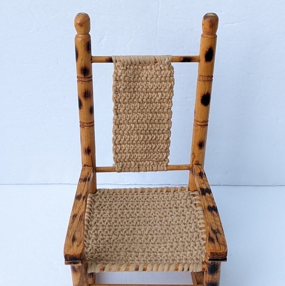 Vintage doll rocking chair - Picture 6 of 7